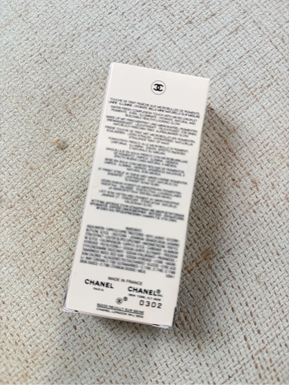 CHANEL Les Beiges Water-Fresh Complexion Touch BD91 - White & Black Packaging